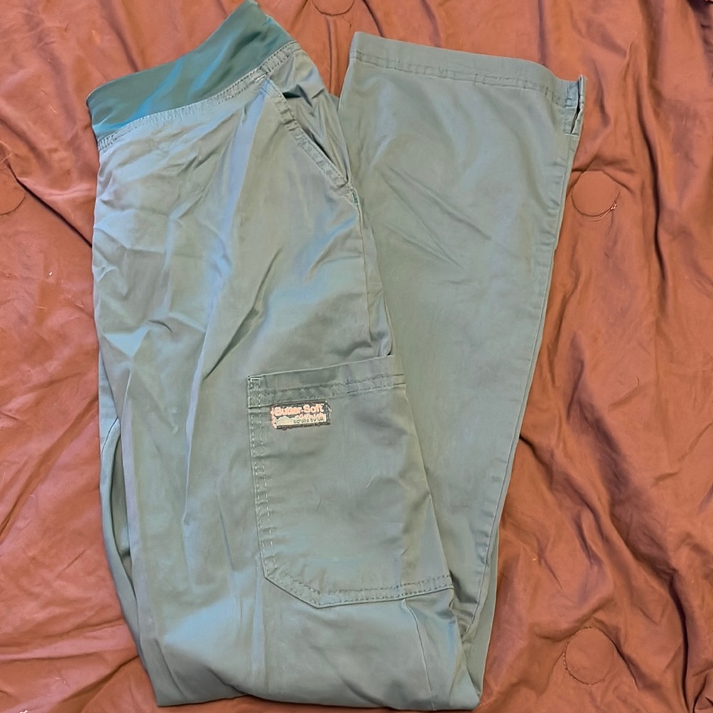 Uniform Advantage Buttersoft scrubs in good condition